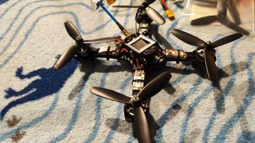 Diatone racer FPV drone + hélices + 2 batteries neuves