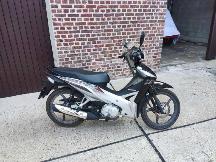 Honda Wave 110I brommer 2014, Fietsen en Brommers, Brommers | Honda, Zo goed als nieuw, Overige modellen, Ophalen