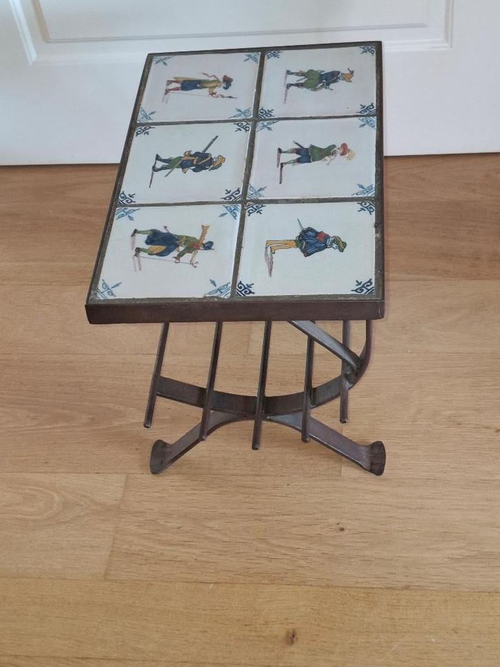 Zes antieke Delftse tegels in bijzettafel, Antiek en Kunst, Antiek | Wandborden en Tegels, Ophalen