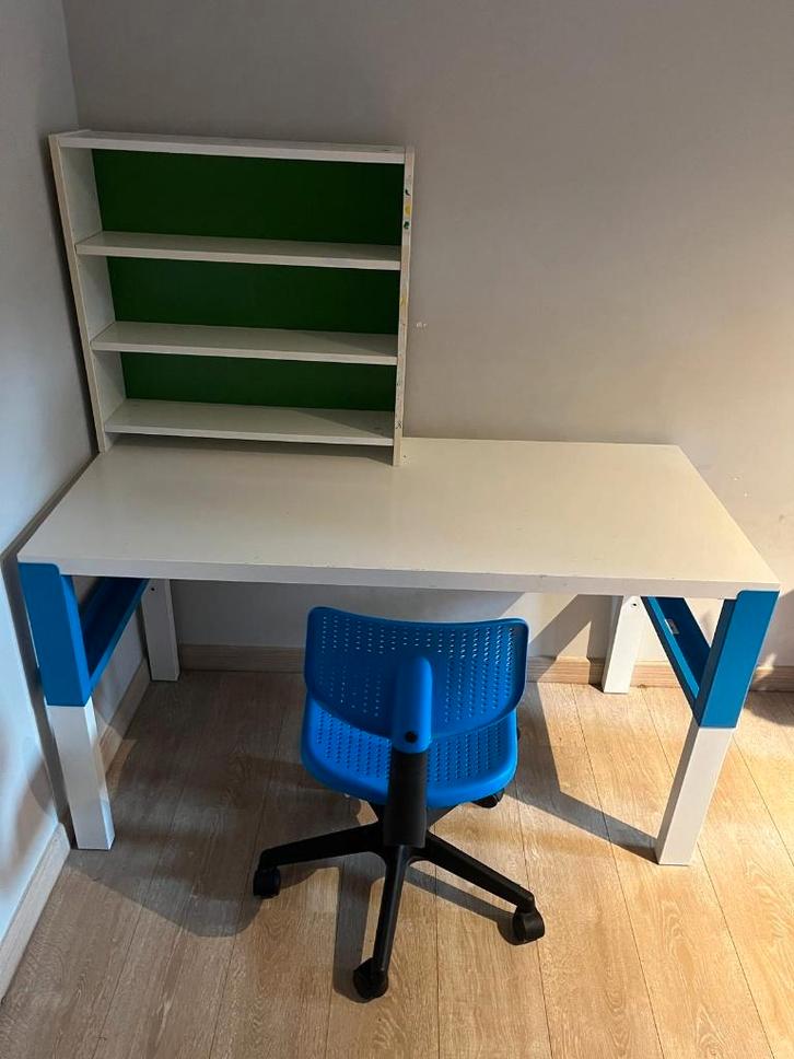 bureau + bureaustoel, Huis en Inrichting, Bureaus, Zo goed als nieuw, Bureau, In hoogte verstelbaar, Ophalen