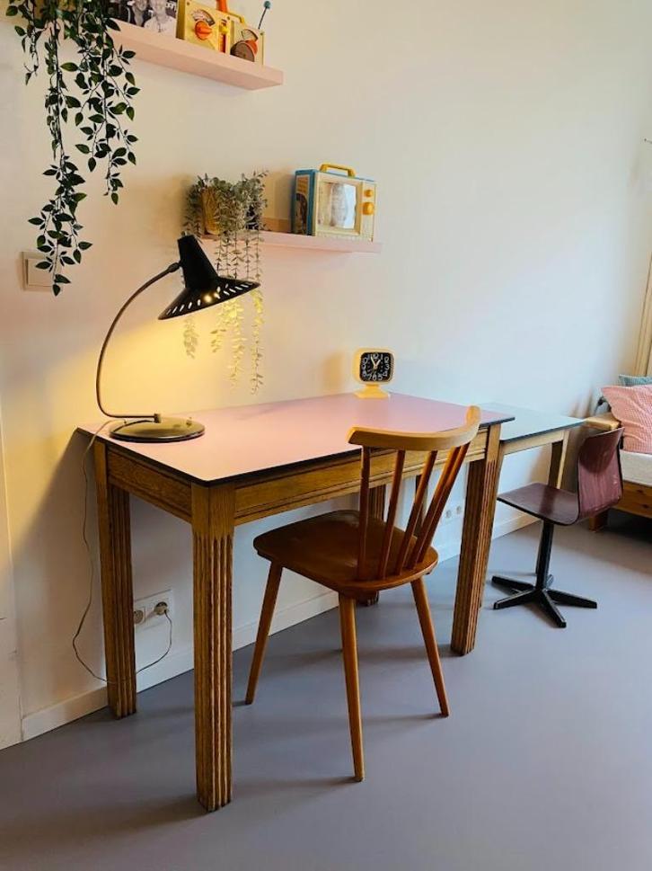 Vintage tafel / bureau / bijzettafel / keukentafel, Antiek en Kunst, Antiek | Meubels | Tafels, Ophalen