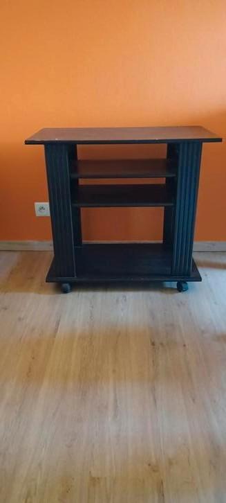 Tvmeubel op wieltjes beschikbaar voor biedingen