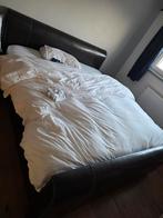 Lit + Matelas 180x200 + 2 tables de nuit cuir veritable