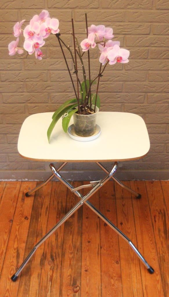 Bijzettafeltje Met Wit Formica Blad / Opplooibaar / Jaren 60, Ophalen of Verzenden, Zo goed als nieuw, Vintage / Jaren 60