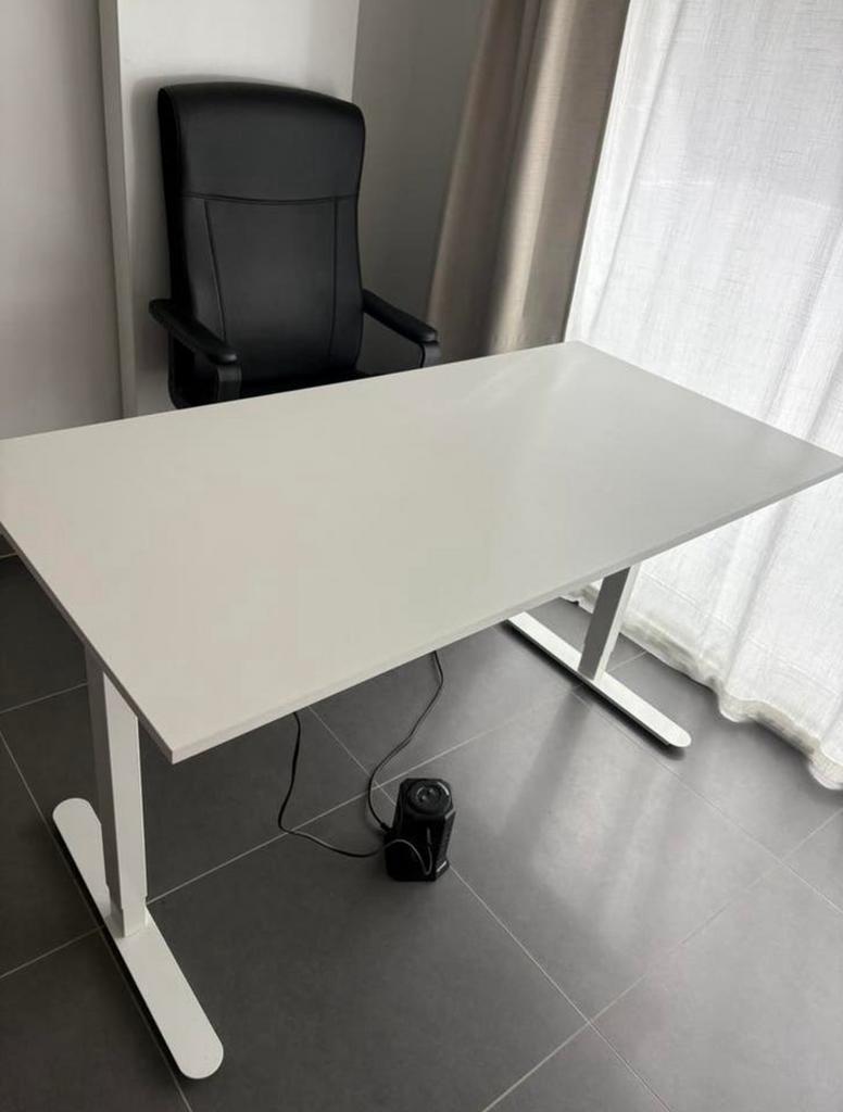 Bureau a hauteur reglable JYSK (70x140cm), Ophalen, Zo goed als nieuw, Jysk