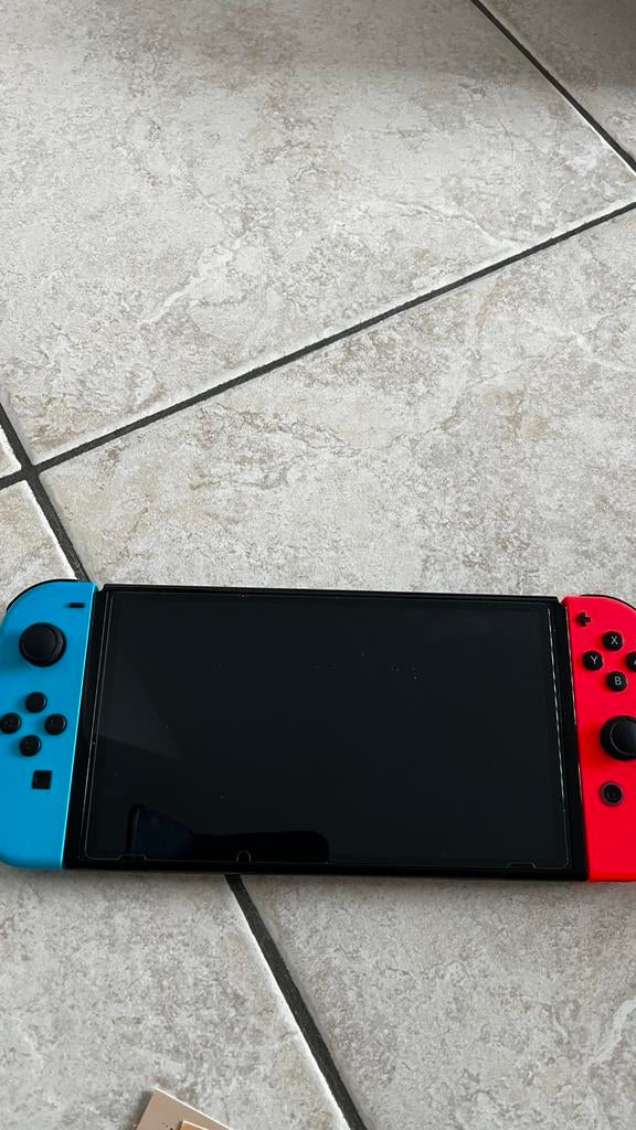 Nintendo switch OLED plus extra’s, Ophalen, Zo goed als nieuw