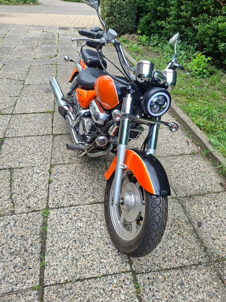 Hyosung aquila 125cc voor opmaak plus 2de voor stukken, 2 cilinders, Chopper, Gebruikt, Particulier