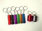 Lot de porte-clés en métal - 6 sifflets et 2 boîtes, Enlèvement, Comme neuf