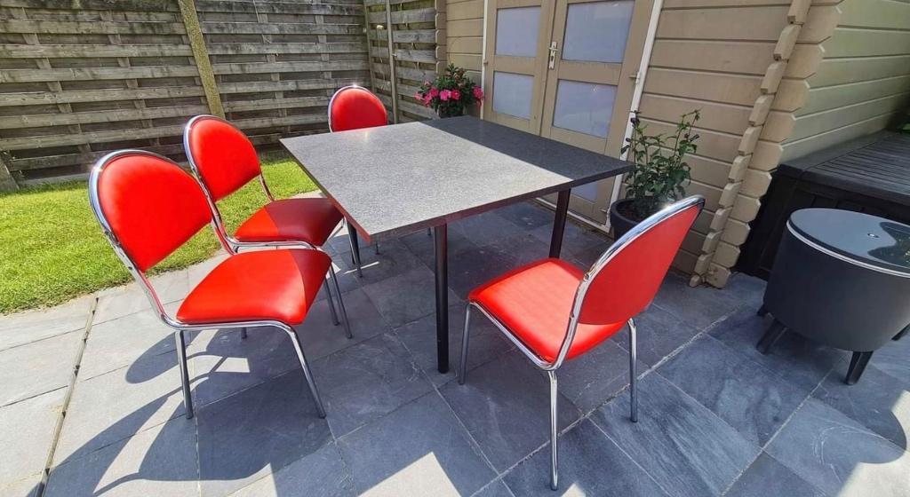 Grote GRANIETEN tafel met 4 retro stoelen (zeer zwaar), Ophalen, Zo goed als nieuw, Vijf personen of meer, Modern