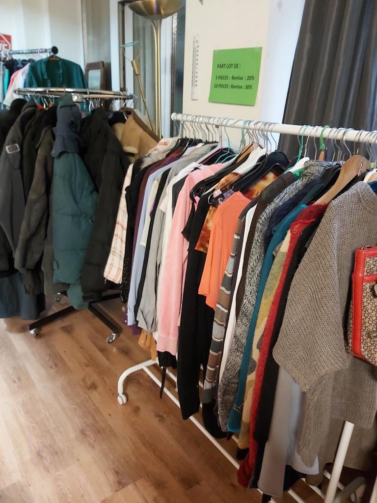 Brocante porte ouverte privée, Enlèvement