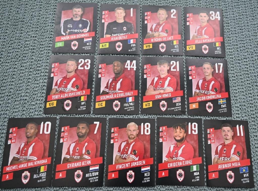 Antwerp F.C. / lot van 36 stickers / Verschillende seizoenen, Ophalen of Verzenden, Zo goed als nieuw, Poster, Plaatje of Sticker
