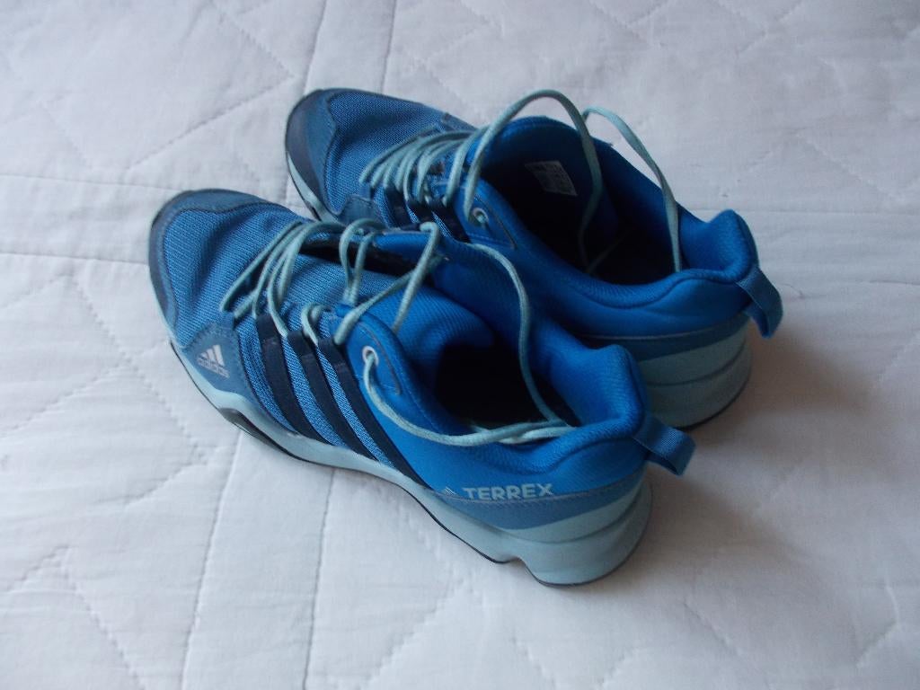 Paire de baskets bleues ADIDAS pour garçon., Ophalen, Adidas, Sportschoenen, Zo goed als nieuw