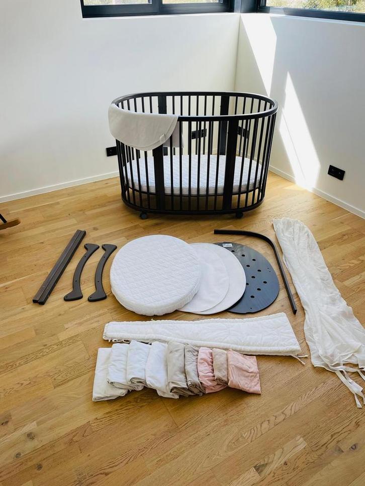 Stokke Sleepi Mini + uitbreidingsset peuterbed – Hazy Grey, Kinderen en Baby's, Babywiegjes en Ledikanten, Zo goed als nieuw, Ophalen