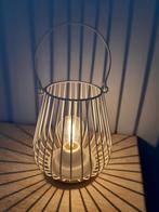 Leuke wit metalen tafellamp, Ophalen