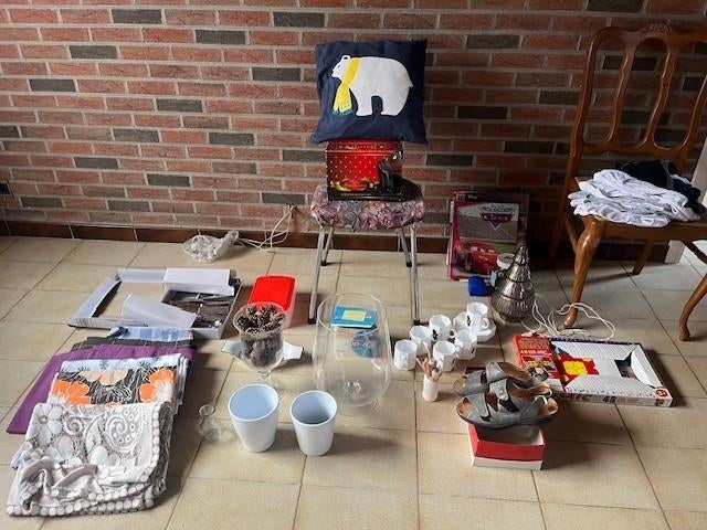 des articles de marché aux puces dans beaucoup, Enlèvement, Comme neuf