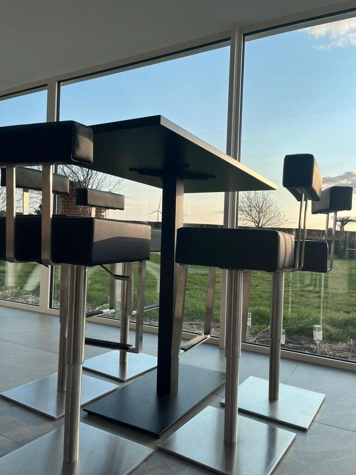 Table et tabourets de bar premiums - état impeccable, Maison & Meubles, Tabourets de bar, Comme neuf, 60 à 90 cm, Cuir, Métal