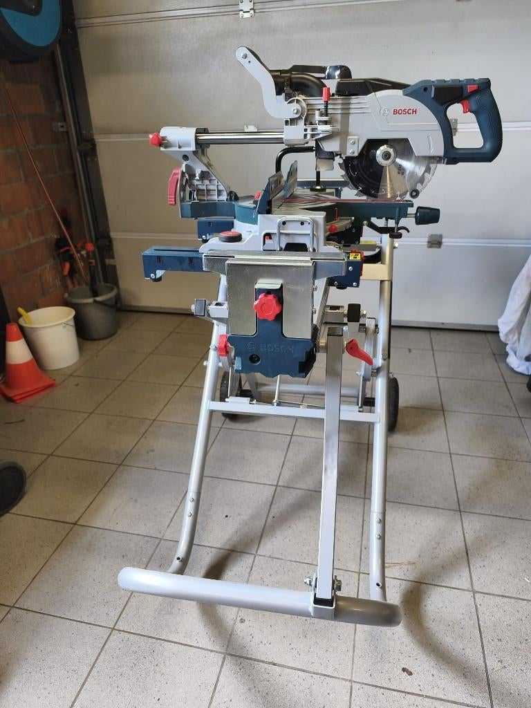 Bosch professionele zaagmachine 18v met zaagtafel, Ophalen, Zo goed als nieuw, Afkortzaag, Bosch Professional