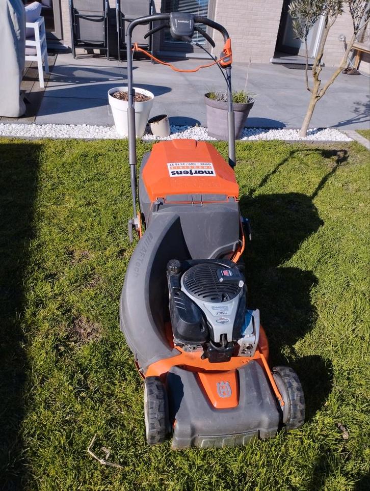 Grasmaaier Husqvarna, Tuin en Terras, Grasmaaiers, Gebruikt, Benzine-grasmaaier, 50 cm of meer, Elektrische starter, Opvangbak