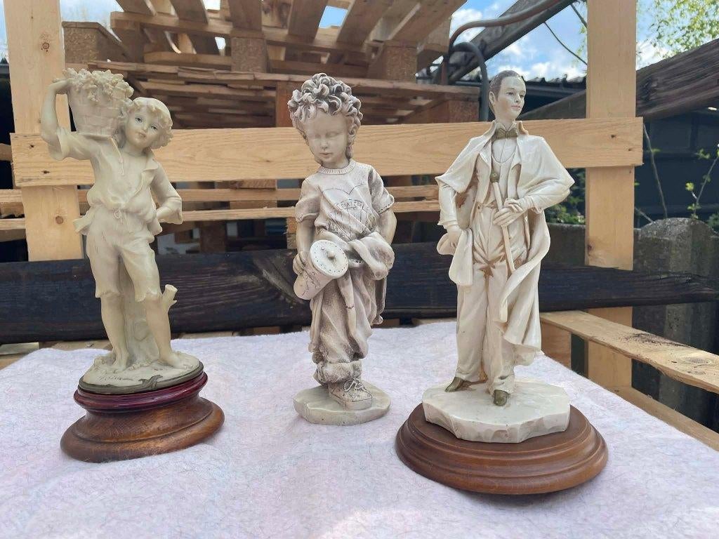 3 figurines, Collections, Statues & Figurines, Enlèvement, Utilisé, Humain