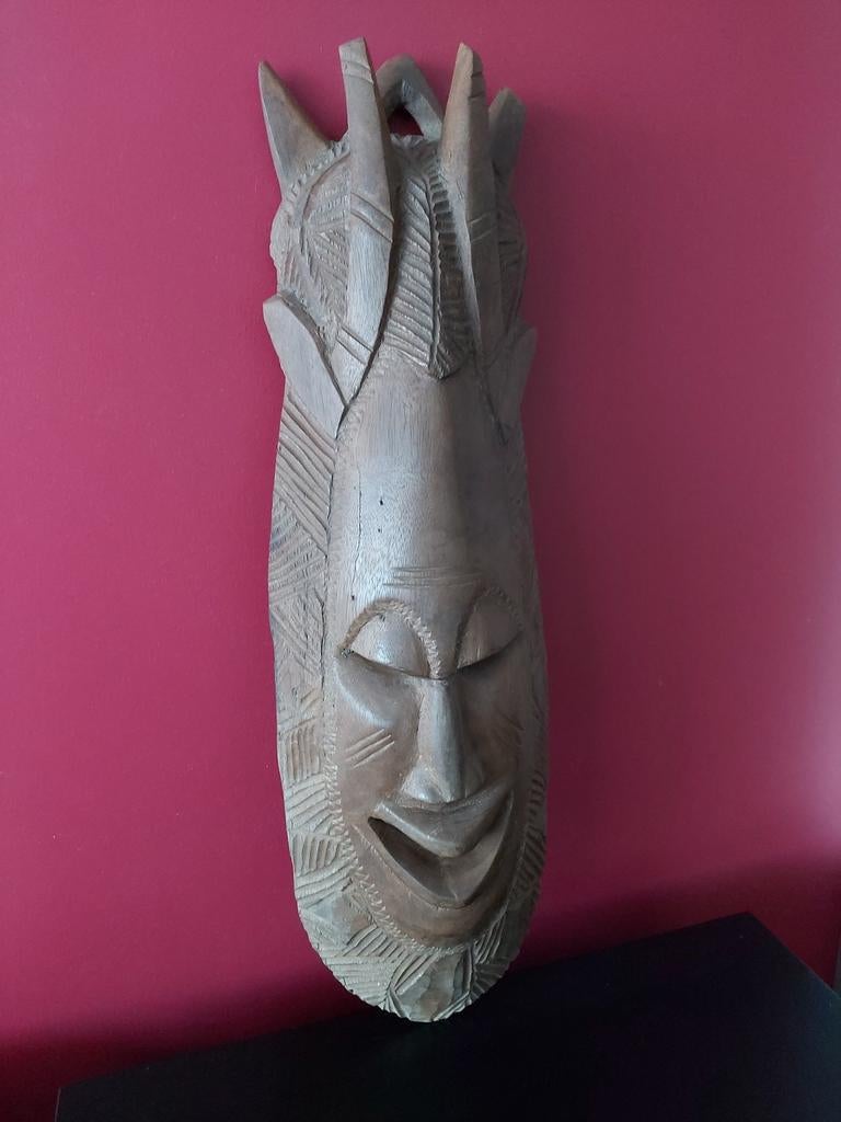 Afrikaanse masker uit West-Afrika, Ophalen