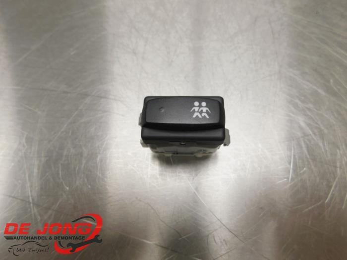 Commutateur verrouillage central des portes d'un Renault Esp, Autos : Pièces & Accessoires, Autres pièces automobiles, Renault