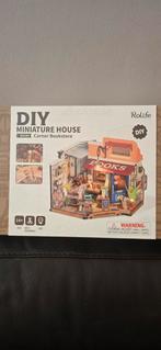 Puzzle 3D Rolife Miniature House/ Corner Bookstore, Hobby & Loisirs créatifs, Sport cérébral & Puzzles, Envoi, Rubik's Cube ou Puzzle 3D