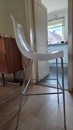 4 keukenstoelen wit -- barkrukmodel, Huis en Inrichting, Barkrukken, Ophalen, Met voetsteun, Zo goed als nieuw, Metaal