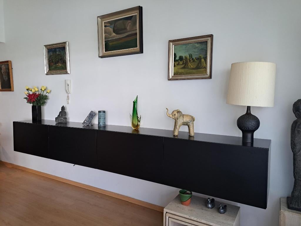 armoire murale design, Maison & Meubles, Armoires | Armoires murales, Utilisé, Moins de 100 cm, 300 cm ou plus, 25 à 50 cm, Avec abattant(s)