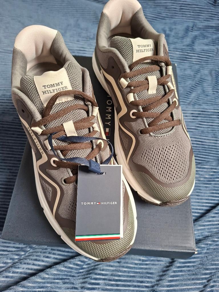 Schoenen tommy hilfinger nieuw, Kleding | Dames, Schoenen, Ophalen, Nieuw, Grijs
