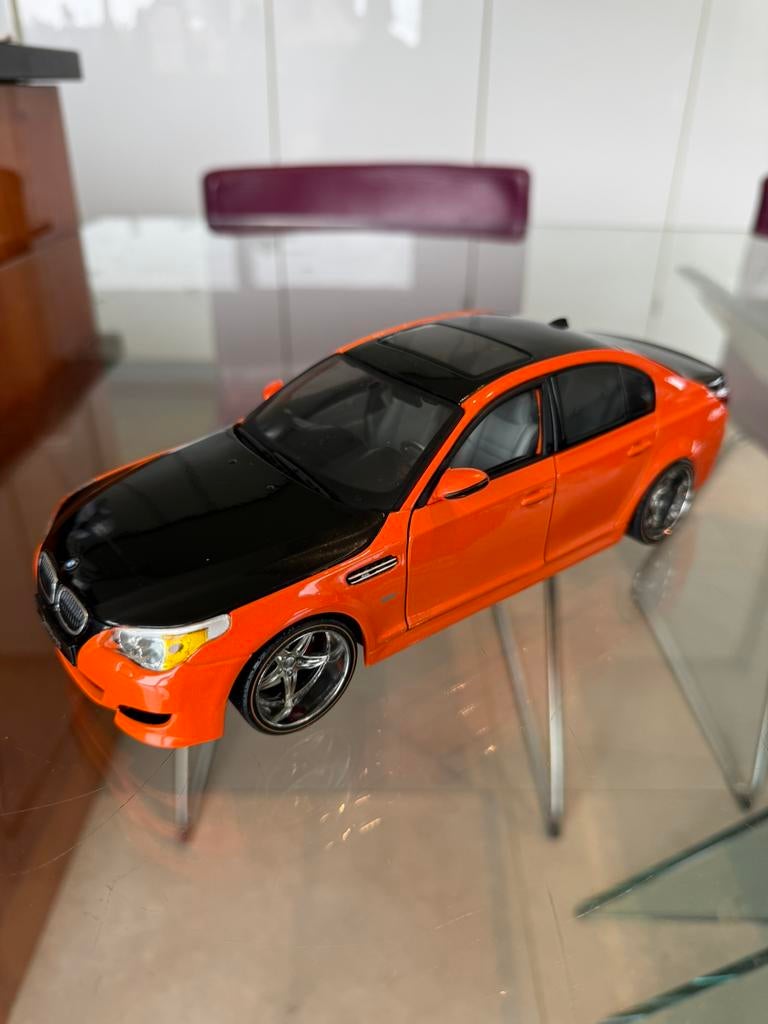 Rare BMW M5 E60 1:18 nickel sans boite, Hobby & Loisirs créatifs, Voitures miniatures | 1:18, Enlèvement ou Envoi, Comme neuf