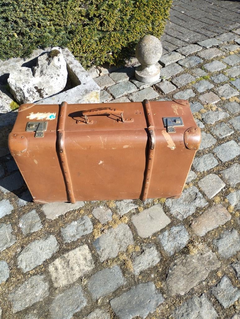Vieille valise, Enlèvement
