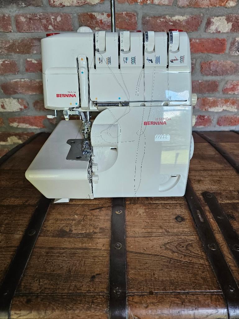Verrouilleuse Bernina 1150 MDA, Enlèvement, Comme neuf, Surjeteuse, Bernina