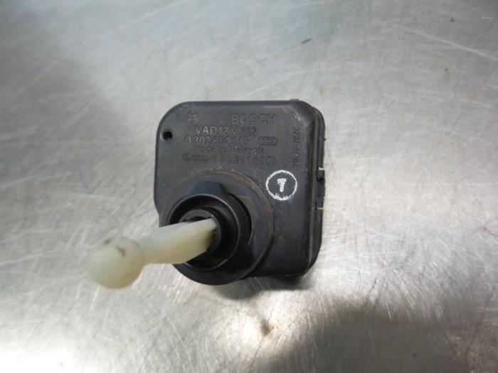 Moteur phare d'un Audi A8 (A8 94-), Autos : Pièces & Accessoires, Éclairage, Audi, Utilisé, Enlèvement ou Envoi