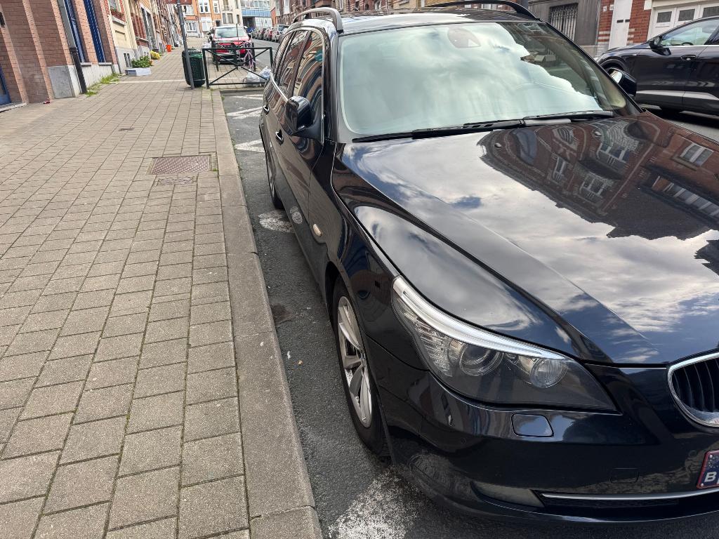 bmw 520d tres bon etat €3200 gsm 0485546966, Autos, BMW, Euro 5, 5 portes, Diesel, Automatique