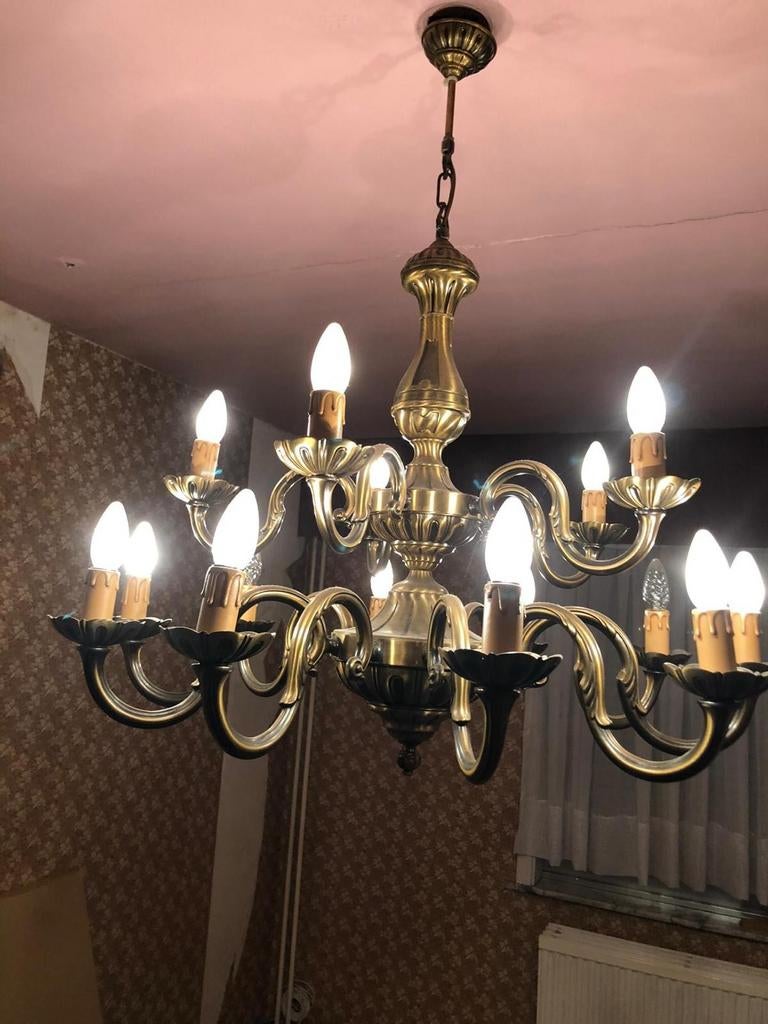 illustre en cuivre antique, Enlèvement