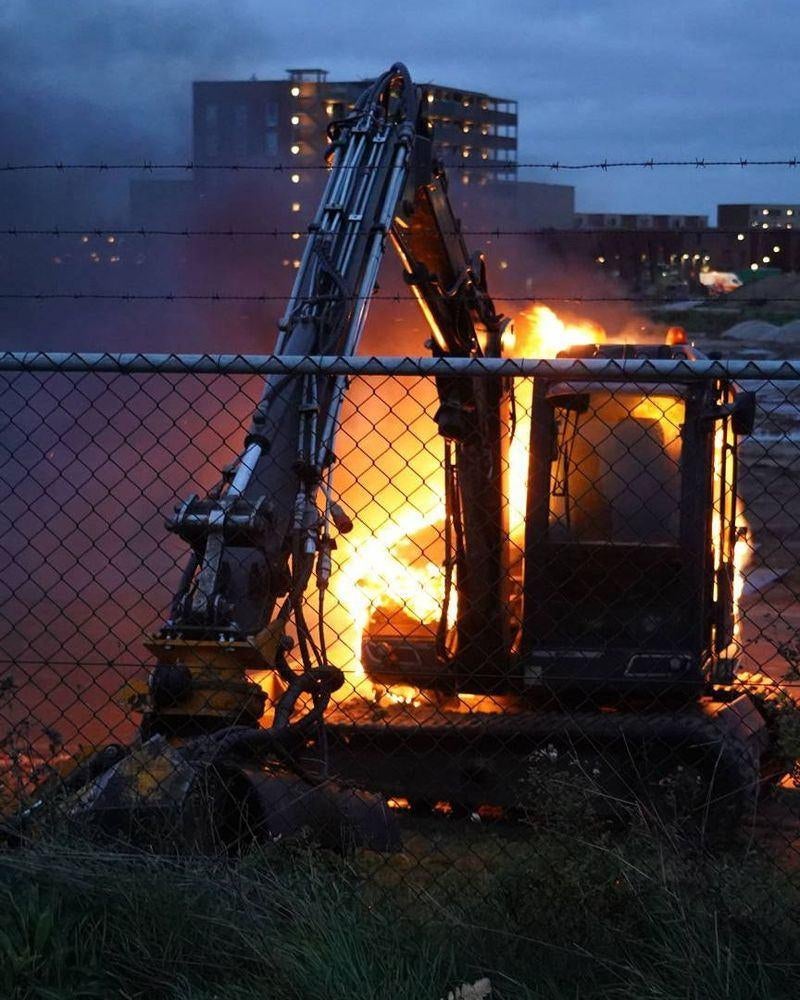 Gezocht: Minigraver mag werk aan zitten, Ophalen, Graafmachine