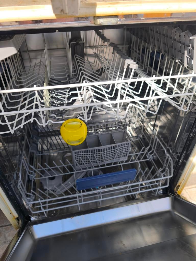 Siemens inbouw vaatwasser met mand, Ophalen