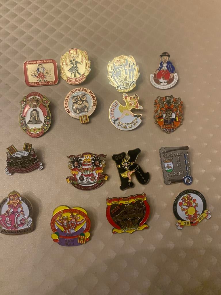 Retro Pins van Carnaval 3€ het stuk, Ophalen of Verzenden, Zo goed als nieuw