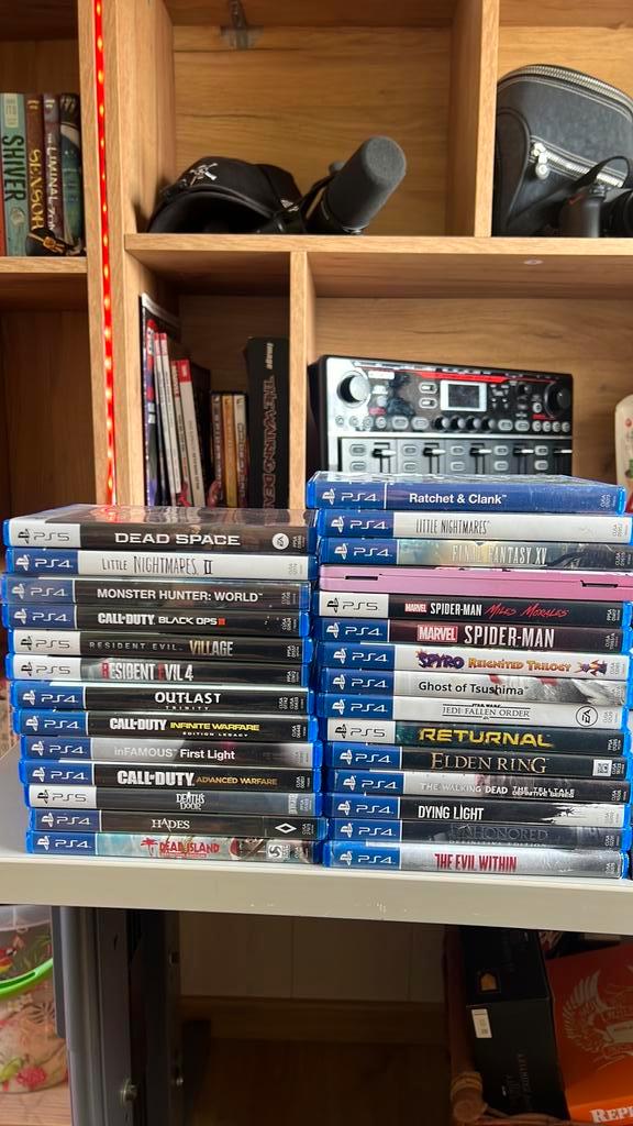 PS5 en PS4 games + RE Game Houder, Consoles de jeu & Jeux vidéo, Jeux | Sony PlayStation 4, Comme neuf, Enlèvement