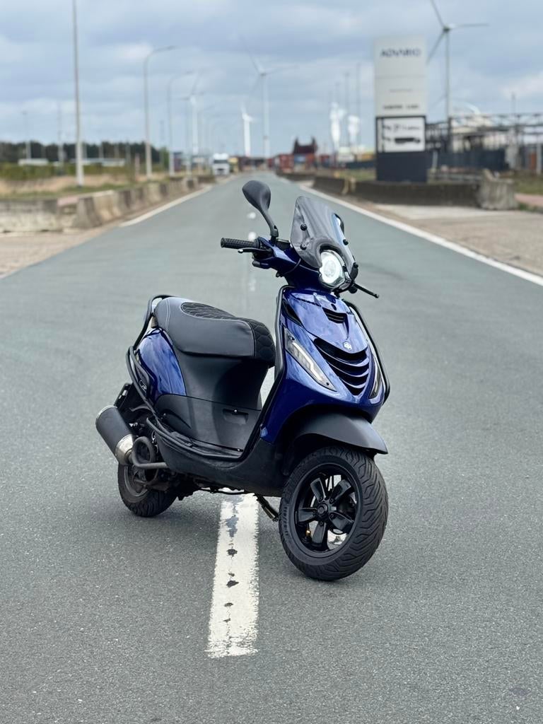 Piaggio zip 80cc 4v, Fietsen en Brommers, Ophalen, Zip, Klasse A (25 km/u), Zo goed als nieuw