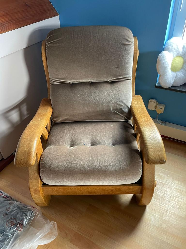 Mooie stevige zetel gratis/ dit weekend ophalen !!, Huis en Inrichting, Zetels | Zetels, Ophalen, Minder dan 75 cm, 300 cm of meer
