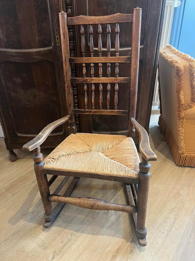 Chaise a bascule en bois et paille. Tres bon état., Enlèvement