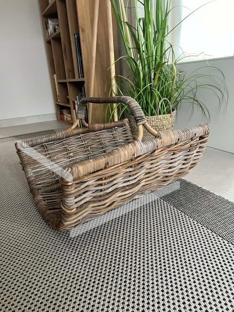 Porte-bûches en rotin, Ophalen, Gebruikt