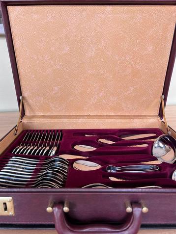 Bestekkoffer Nivella Solingen beschikbaar voor biedingen