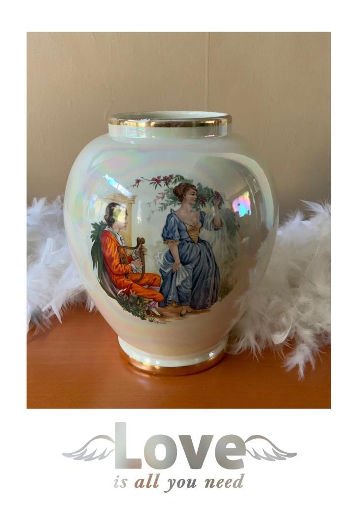 Superbe vase en porcelaine orné d'une scène romantique, Antiek en Kunst, Antiek | Vazen, Ophalen of Verzenden