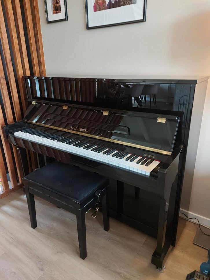Zwarte hoogglans piano pearlriver UP115 M5, Muziek en Instrumenten, Piano's, Piano, Hoogglans, Ophalen