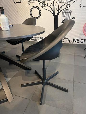 Plastiek stoel 6 stuks beschikbaar voor biedingen