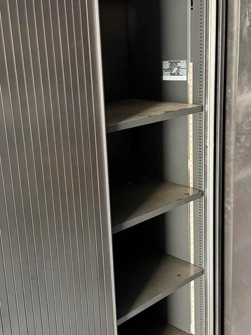 Armoires métallique porte coulissante beschikbaar voor biedingen