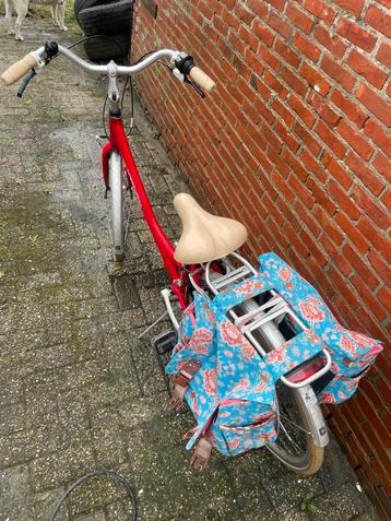 Meisjes fiets + fietstassen beschikbaar voor biedingen