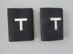 Grote zilveren T op schouderstukken gevangenisbewaker, Verzamelen, Verzenden, Overige soorten, Embleem of Badge